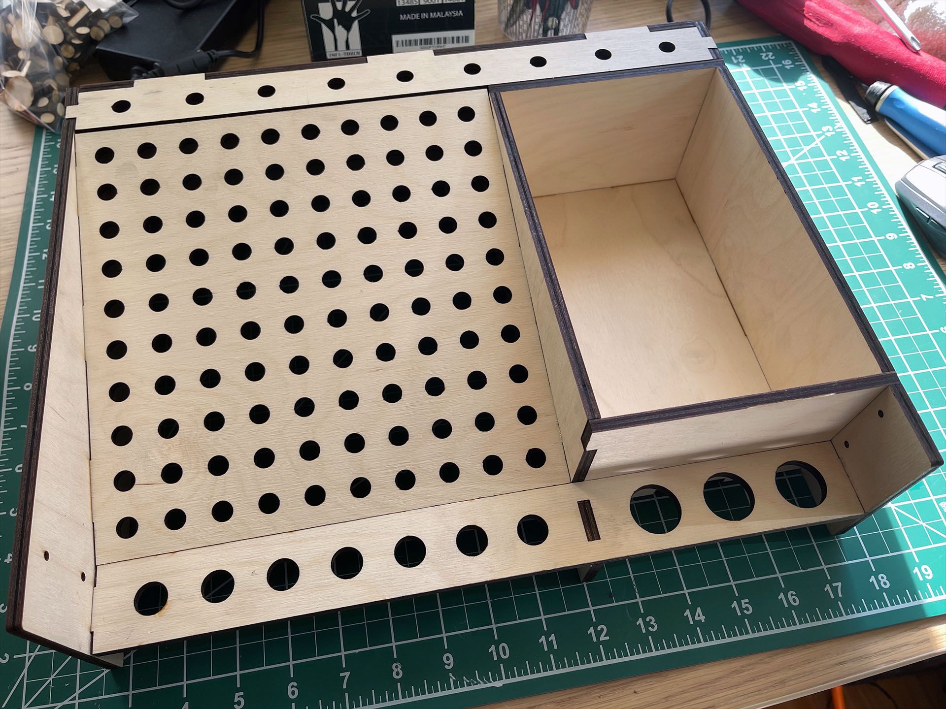 Adam Savage DIY Tool Caddy - Mini Desktop Version. #woodworking #shop  #work…  Profitable woodworking projects, Woodworking projects that sell,  Woodworking projects